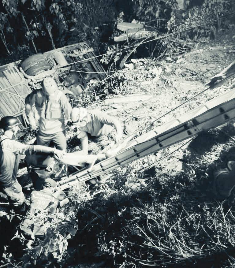 Apat na pasahero, patay matapos mahulog sa bangin ang sinasakyang bus sa Del Gallego, Camarines Sur!