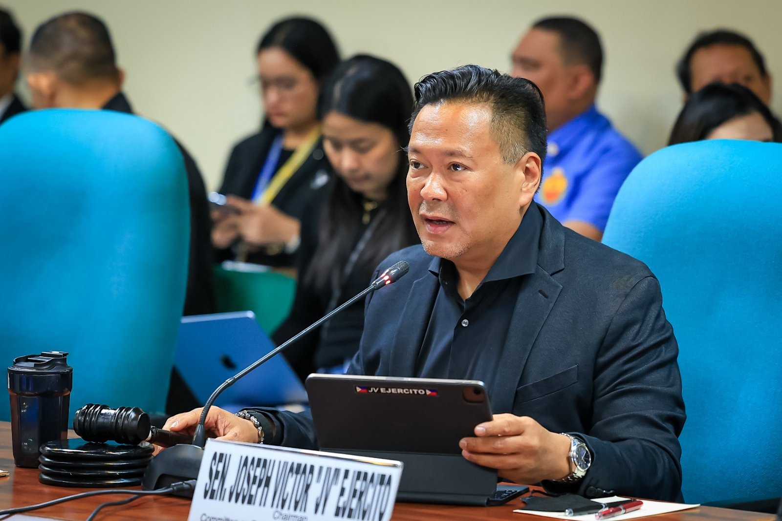 SEN. JV EJERCITO, INIREKLAMO DAHIL UMANO SA PAGPAPABAYA SA TRABAHO